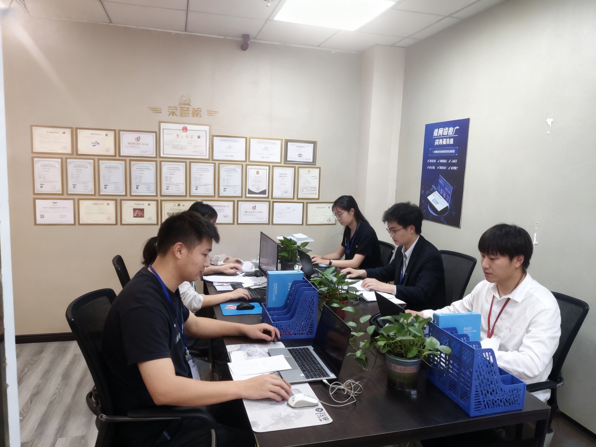 公司实拍：团队办公与项目协作场景